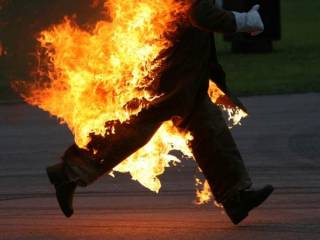 «Бежит мужик с горящей спиной»: Почему расследование пожара в столице затянулось?