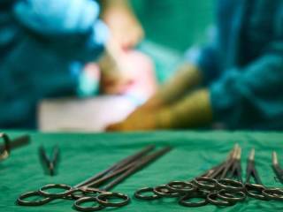 «Рука висела на коже»: Уникальную операцию провели врачи в Астане