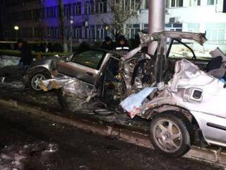 Машину разорвало на части: трое парней погибли в ДТП в Алматы