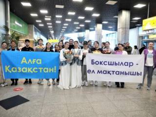 В Алматы встретили призерок чемпионата мира по боксу