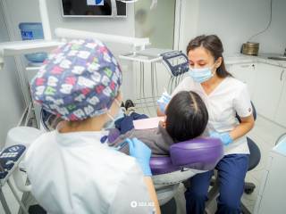 Имплантация зубов: как найти «своего» врача-стоматолога в г. Алматы?