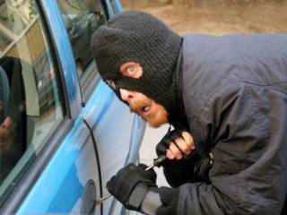 «Сам не сталкивался, но часто встречаю машины без зеркал» - Автолюбители о возобновившихся кражах в Алматы