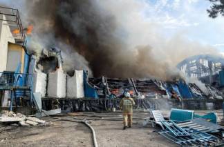 В Алматы тушили крупный пожар на «Атакенте»