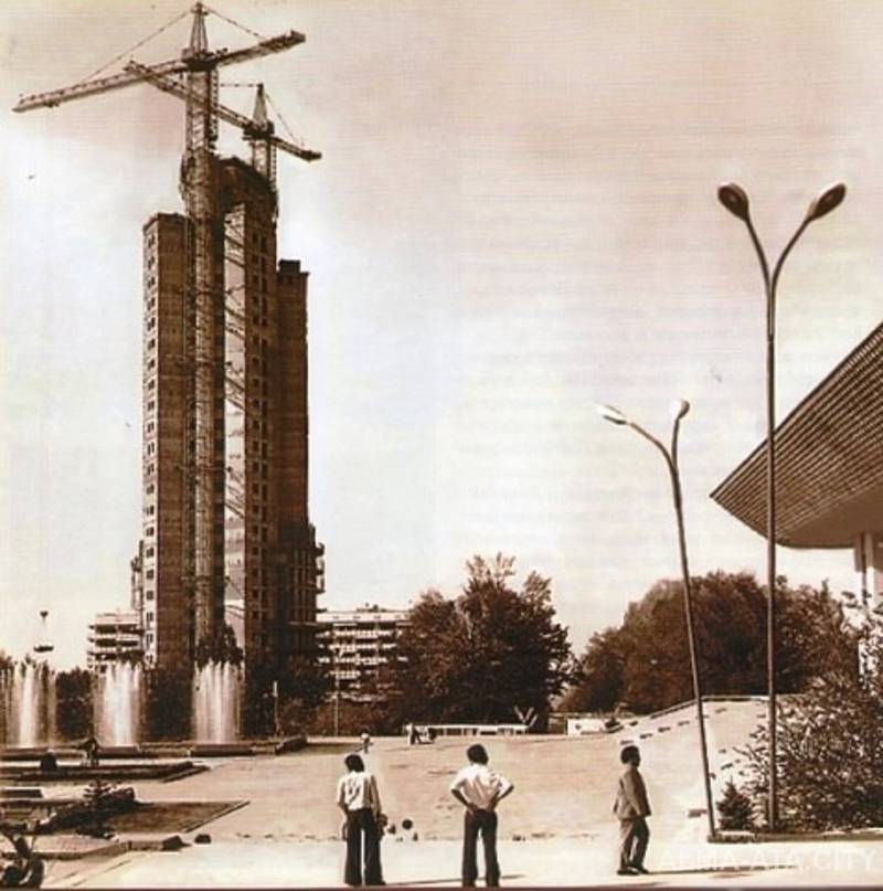 Строительство гостиницы "Казахстан" в Алматы