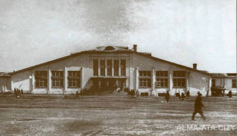 Железнодорожный вокзал Алма-Ата-1 в Алматы