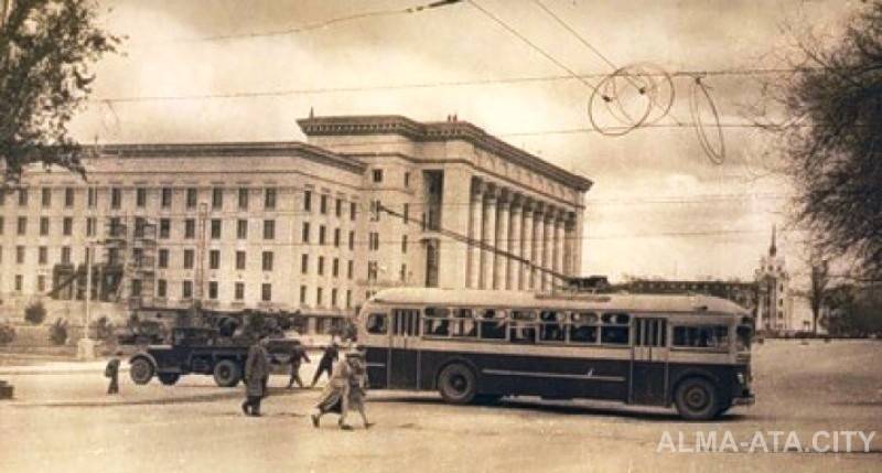 Cтарая площадь в Алматы