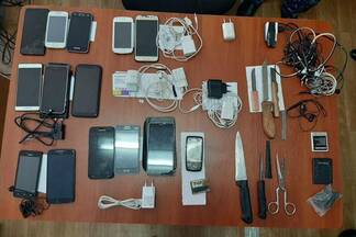 20 мобильников изъяли у павлодарских заключенных