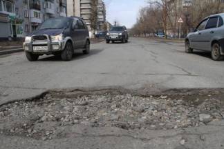 Народная акция «10 тысяч ям за 100 дней»: чиновники Усть-Каменогорска работают сообща с горожанами для улучшения дорог