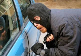 «Сам не сталкивался, но часто встречаю машины без зеркал» - Автолюбители о возобновившихся кражах в Алматы