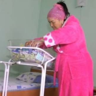 51-летняя жительница Алматы родила первенца