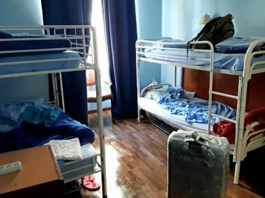 «Лучше, чем платить за квартиру»: Хостелы переоборудовали в общежития в Алматы