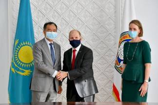 Аким Алматы провел встречу с послом США