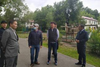 Акимат Алматы прорабатывает вопрос с застройщиком по предоставлению квартир для отселения горожан, жилье которых признано ветхим
