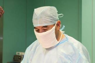 Алматинские хирурги удалили килограмм волос из желудка пациентки