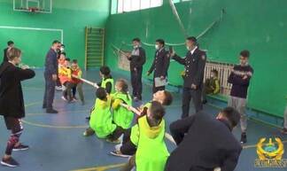 Алматинские полисмены подарили праздник воспитанникам детдома