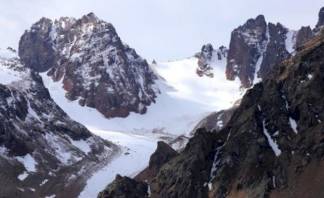 Алматинцев призывают воздержаться от походов на ледник Богдановича