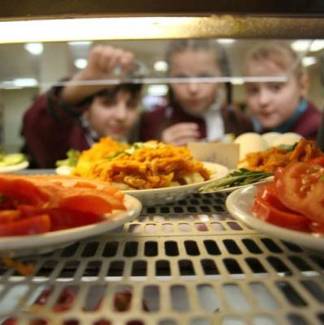 Чем кормят наших детей в школах?