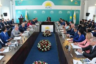 Б. Сагинтаев провел расширенное заседание в Алматинском филиале партии «Nur Otan»