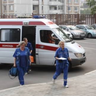 Пожилая женщина случайно выпала из окна четвертого этажа в Алматы