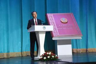 Аким Алматы Бакытжан Сагинтаев поздравил алматинцев с Днем Конституции.