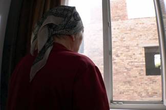 В Павлодаре бизнесмен лишил бабушку, бывшую в плену у фашистов, солнца