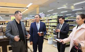 В супермаркете Small, расположенном в ТЦ Silk Way City, презентовали линию безбарьерного самообслуживания покупателей