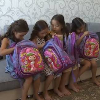 Девочки-четверняшки готовятся пойти в первый класс в Алматы