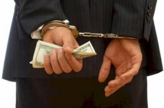Чиновника из Алматинской области подозревают в получении взятки в 33,5 тыс. долларов