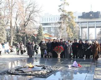 Алматинский городской совет ветеранов организовал акцию памяти, посвященную 75-летию полного освобождения Ленинграда от фашистской блокады