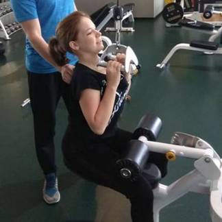 Юная спортсменка, потерявшая ногу в страшной аварии в Алматы, заново учится ходить