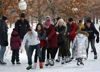 В Алматы воспитанников детских домов научат кататься на коньках