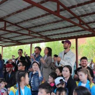 Звезды казахстанской и российской эстрады посетили «SOS Детскую деревню Астана»