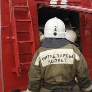 При пожаре на СТО в Алматы пострадал один человек