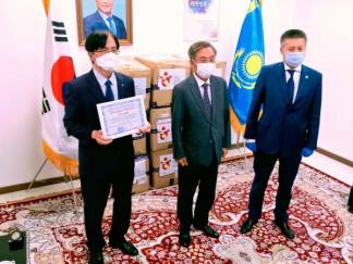 В Алматы, в Генеральном консульстве Республики Корея, прошла церемония передачи гуманитарной помощи Национальному центру экспертизы в виде индивидуальных средств защиты от COVID-19