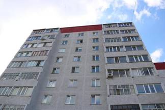 В Петропавловске ребенок едва не выпал из окна 10-го этажа