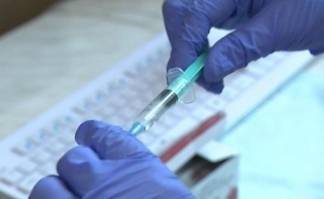 Эксперт: Вакцинация поможет улучшить ситуацию в борьбе с COVID-19