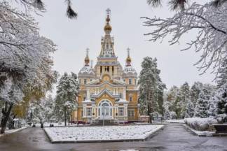 Елбасы сделал подарок Вознесенскому кафедральному собору Алматы