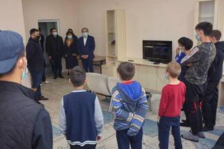 Ержан Бабакумаров посетил Центр адаптации несовершеннолетних города Алматы