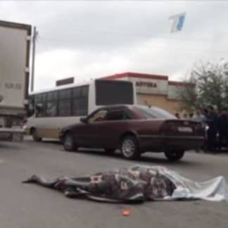 Женщина погибла под колёсами грузовика в Шымкенте