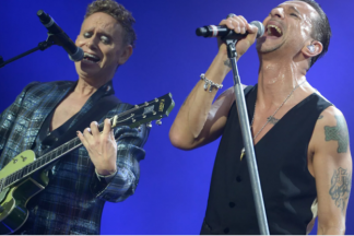 Глупость года: в Сети высмеяли «облатышенный» концерт Depeche Mode