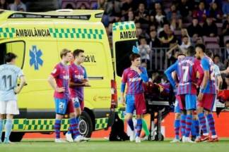 Игрок «Барселоны» потерял сознание после столкновения головами на поле