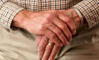 Информацию о снижении пенсионного возраста прокомментировали в Минтруда