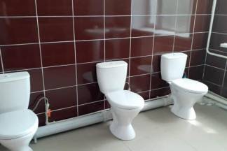 К решению проблемы школьных туалетов в Алматинской области подошли чересчур креативно