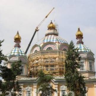 Сусальным золотом покроют кресты на Вознесенском соборе в Алматы