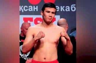 Казахстанский боксер выиграл дебютный бой в США в весе Головкина