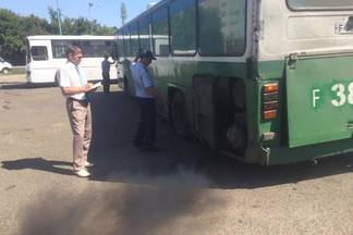 В Усть-Каменогорске каждый третий автобус дымит выше нормы
