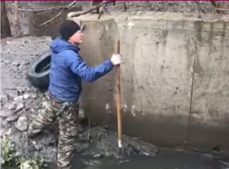 Коммунальные службы Алматы расчистили засорившийся путепровод в Турксибском районе