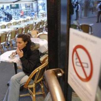 С начала года за курение в общественных местах были оштрафованы 2417 алматинцев