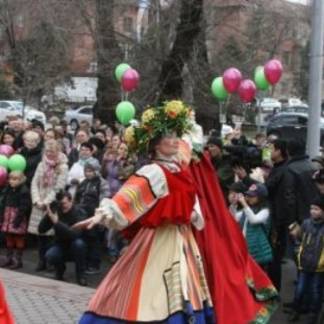 Артисты устроили театрализованный флэшмоб в Алматы