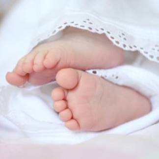 В Шымкенте возле медцентра бросили новорожденного ребенка